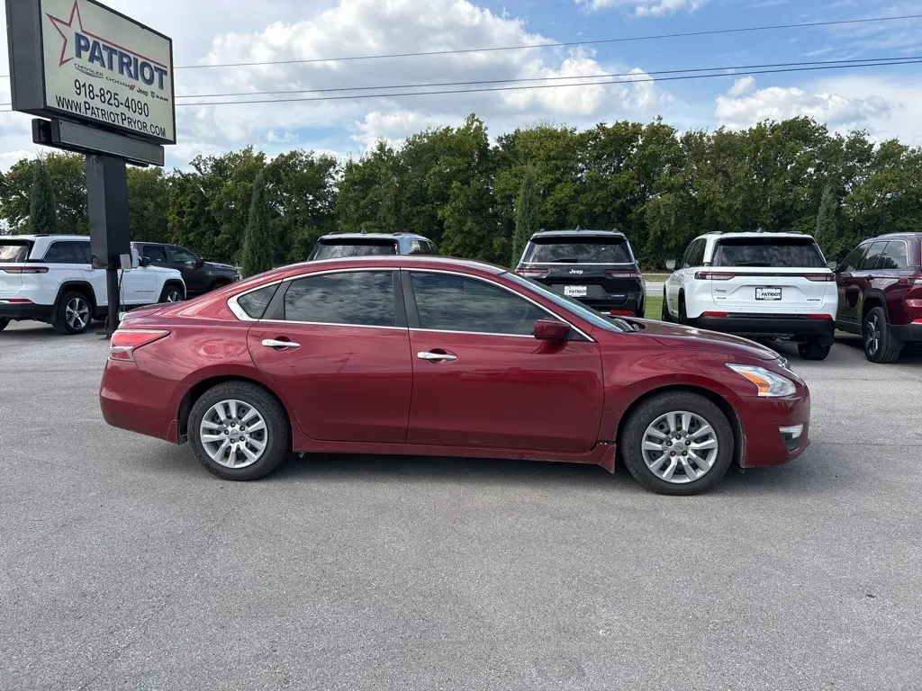2015 Nissan Altima 2.5 S photo 2