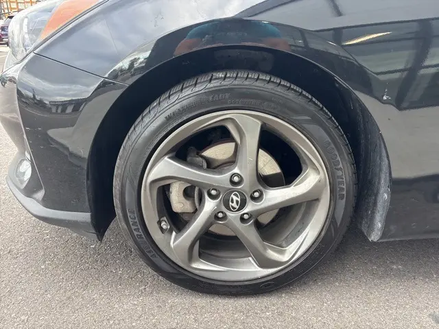 2020 Hyundai Veloster 2.0L Premium photo 4