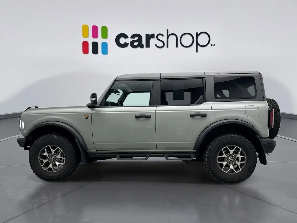 2024 Ford Bronco Badlands photo 2