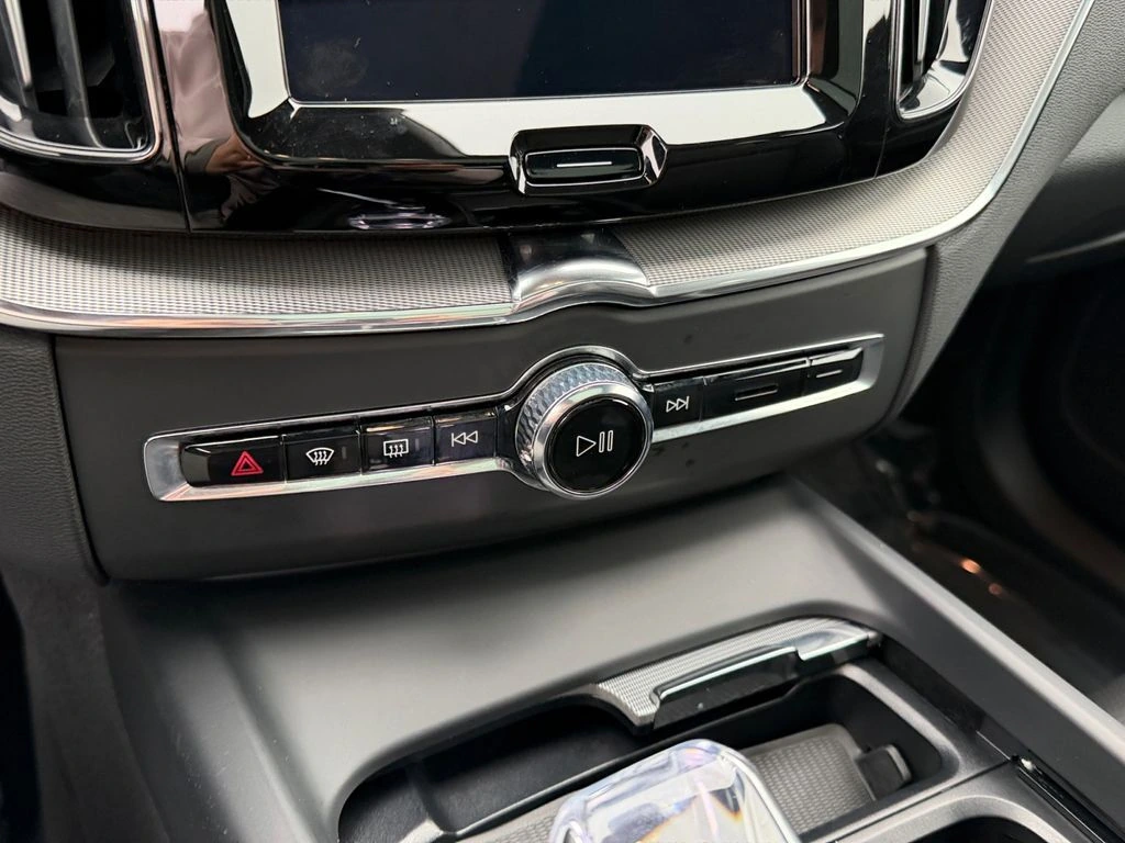 2024 Volvo - image 23