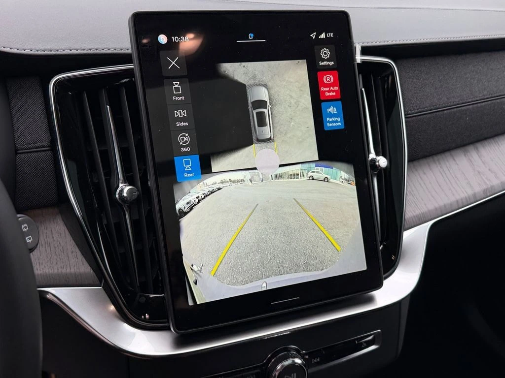 2026 Volvo - image 20