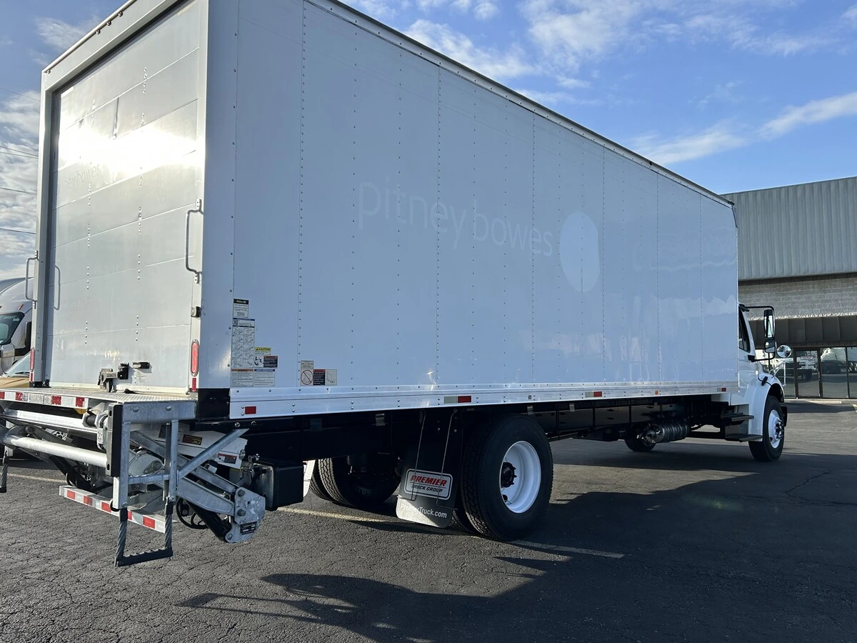 2020 Freightliner M2 106 — photo 4
