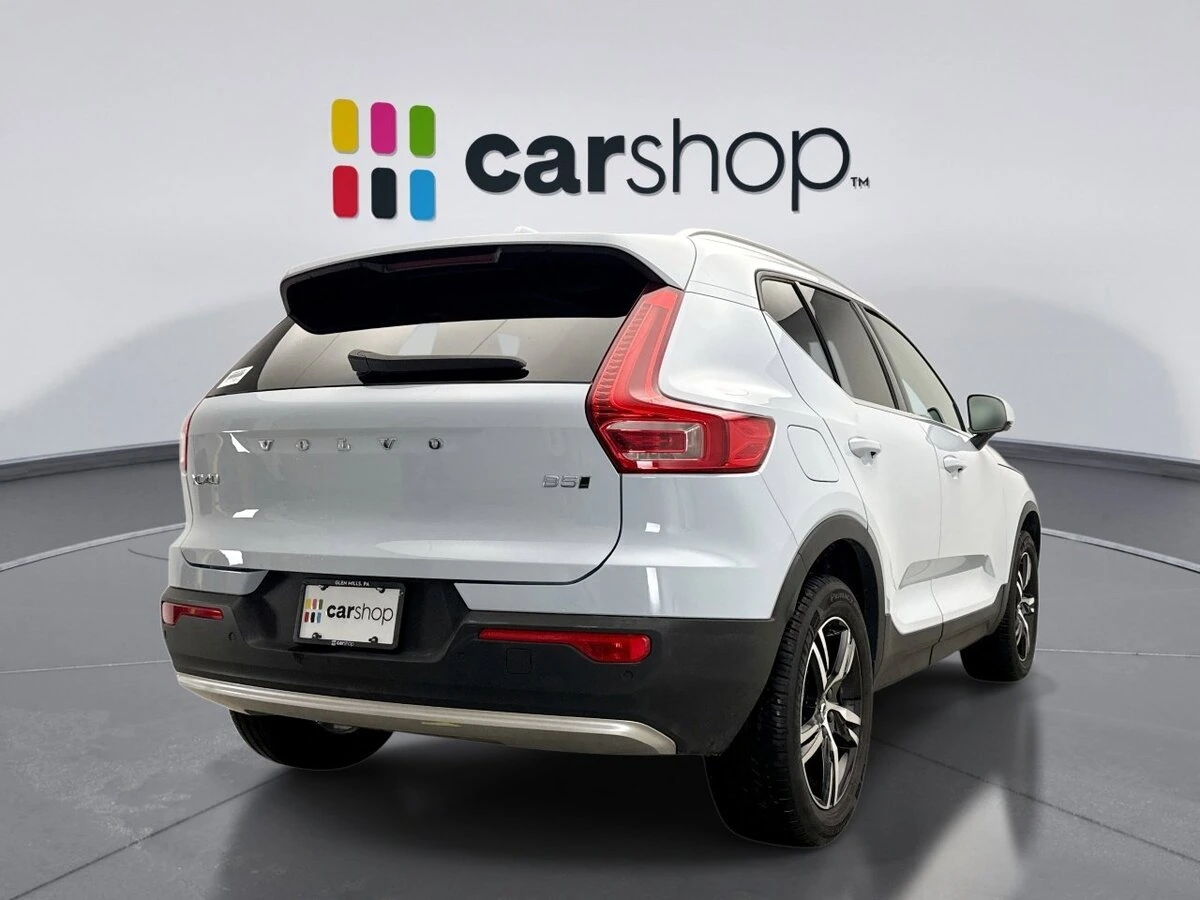 2025 Volvo - image 5