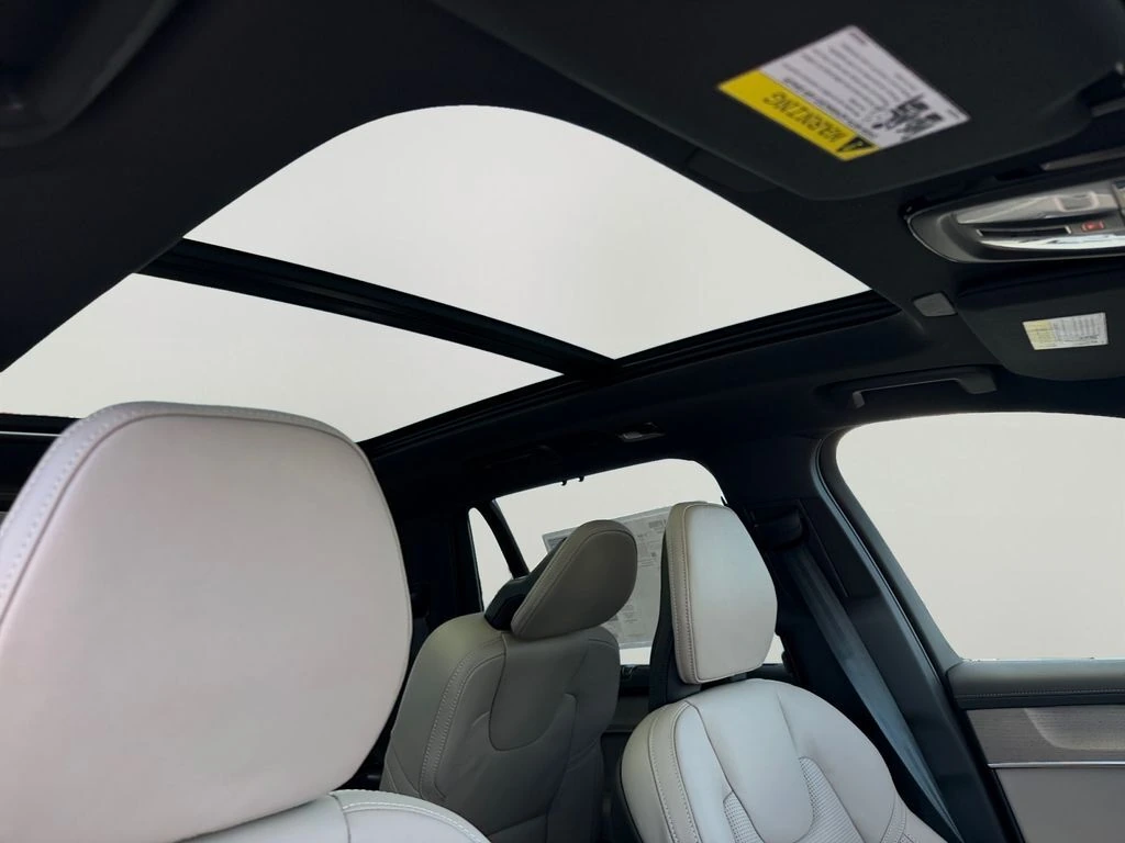 2026 Volvo - image 5