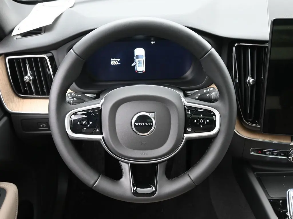 2026 Volvo - image 17
