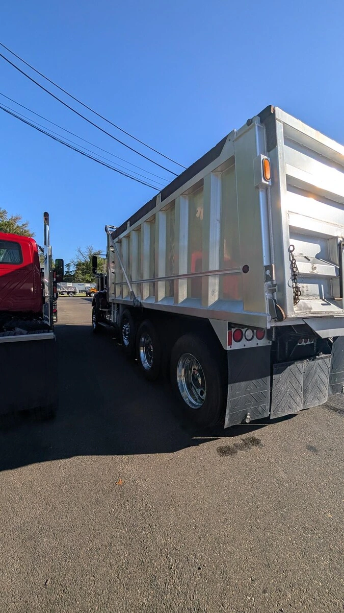 2019 International HX - image 7