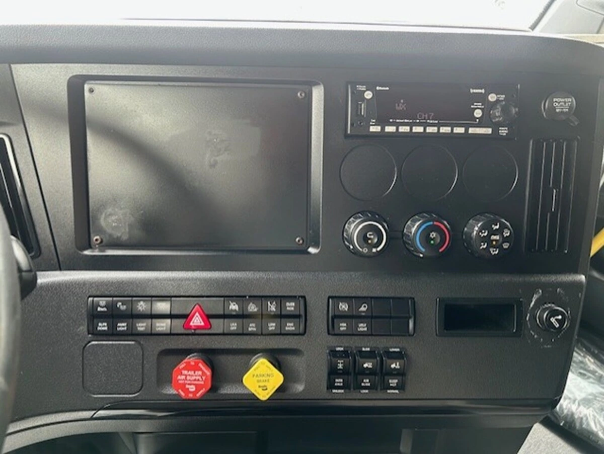 2024 Freightliner Cascadia - image 21