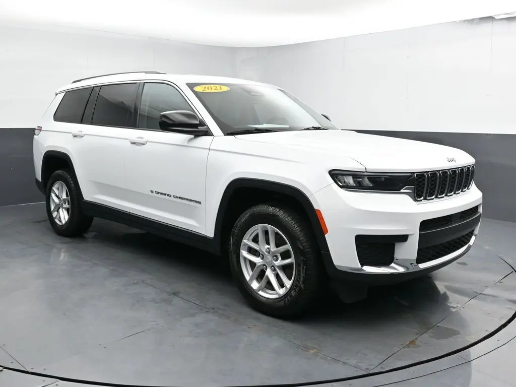 2021 Jeep Grand Cherokee Laredo photo 2