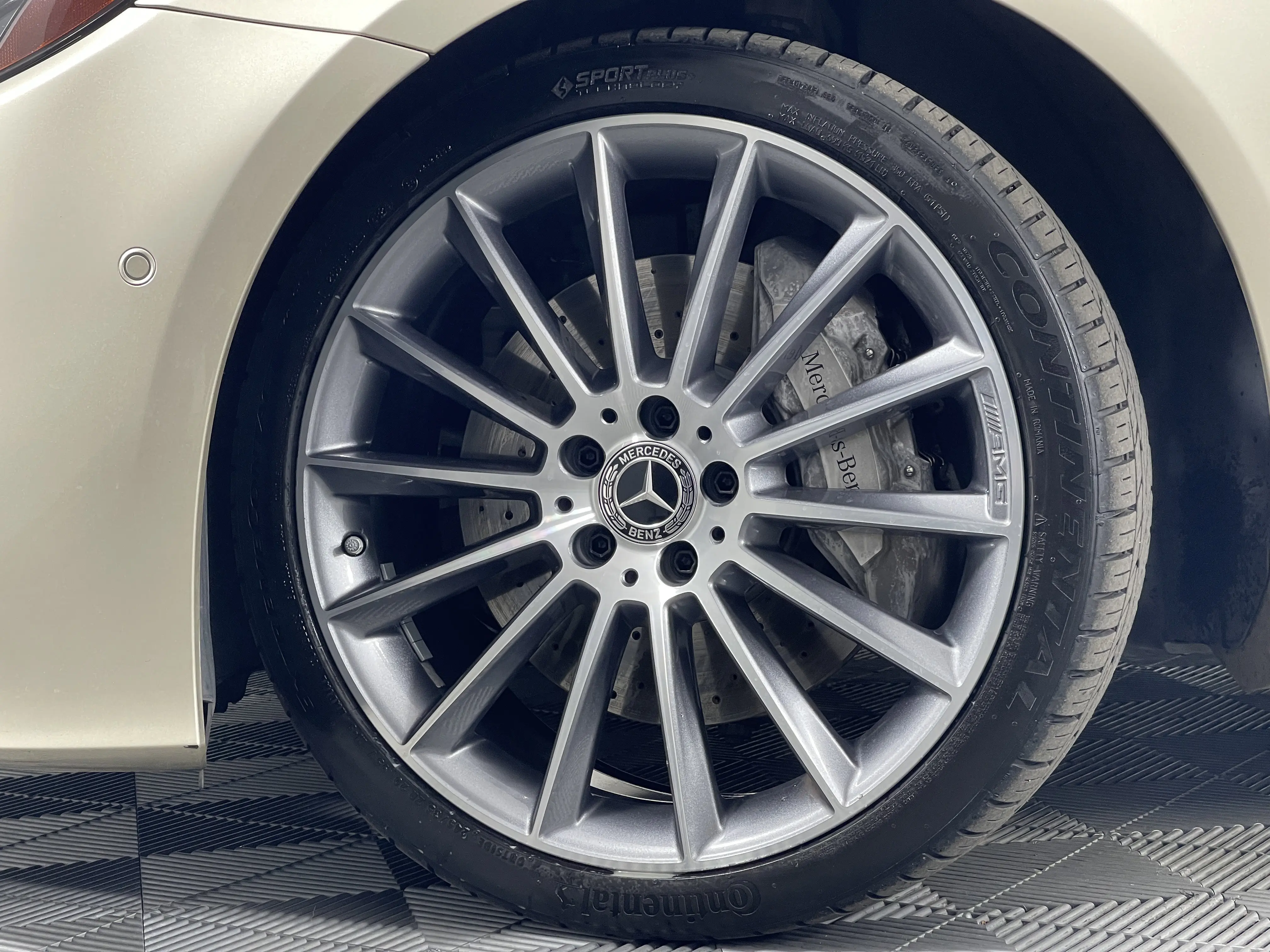 2018 Mercedes Benz E 400 4MATIC Coupe photo 4