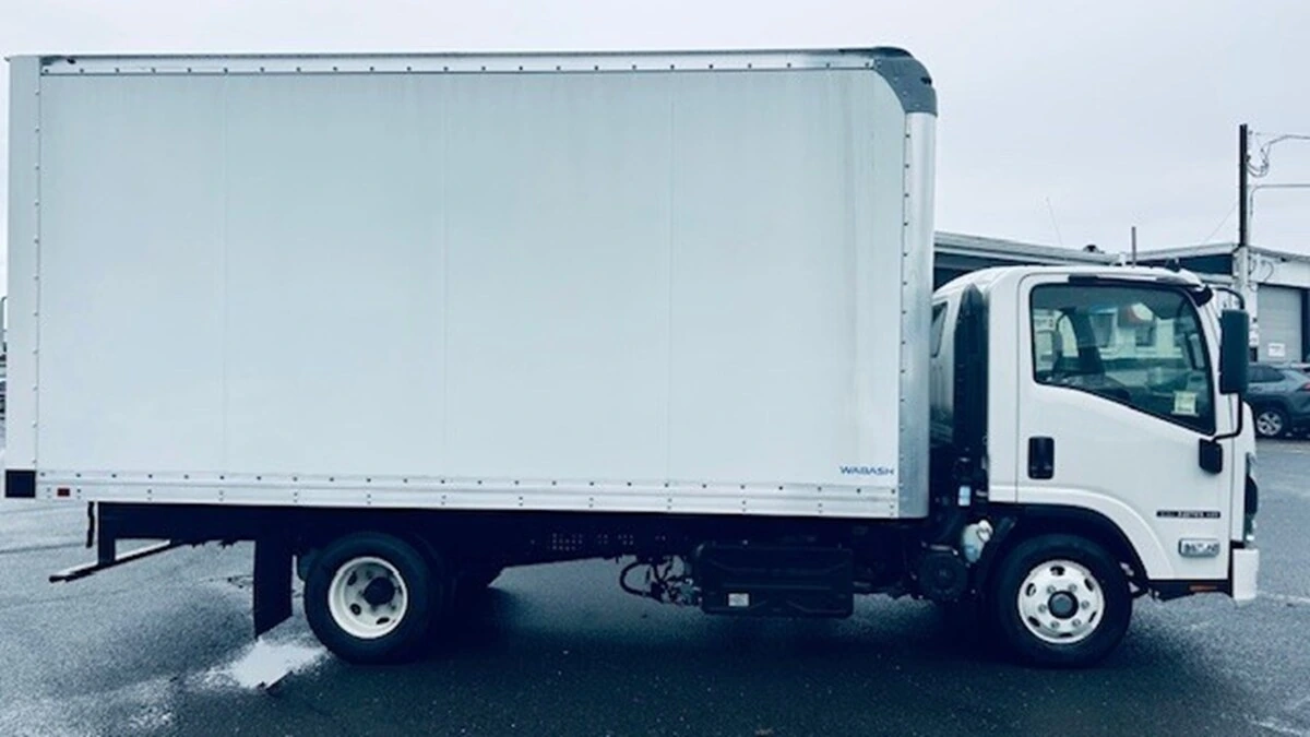 2025 Isuzu - image 3