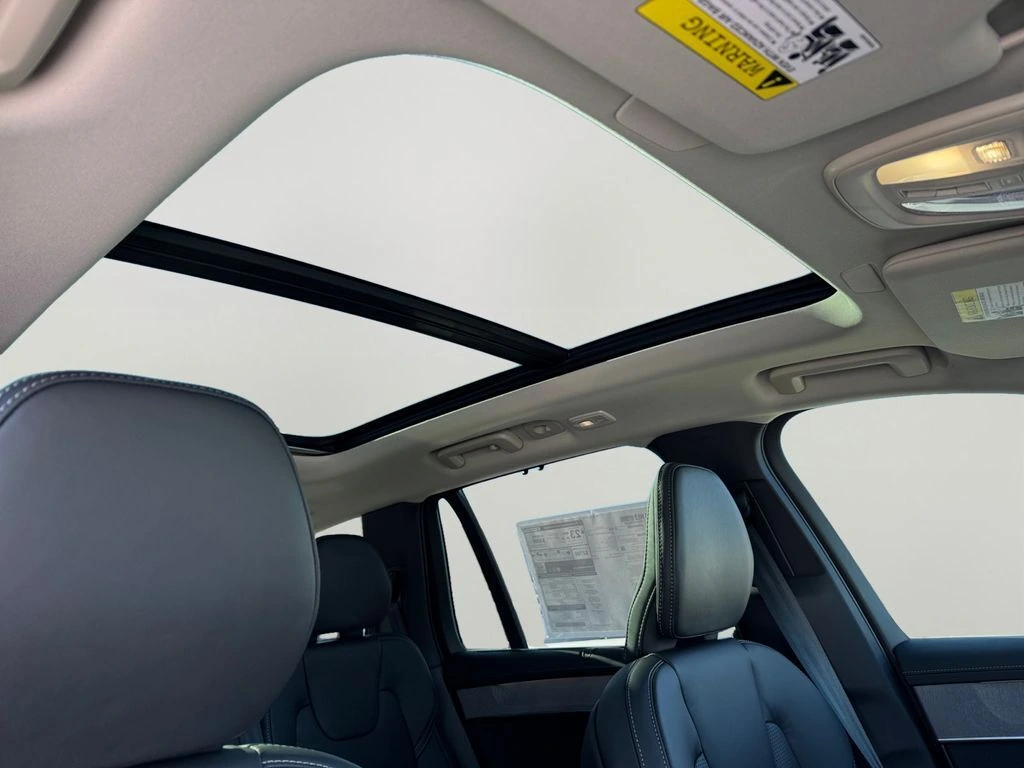 2026 Volvo - image 5