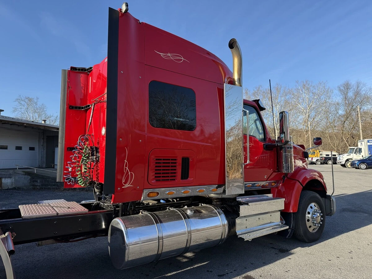 2022 International - image 5