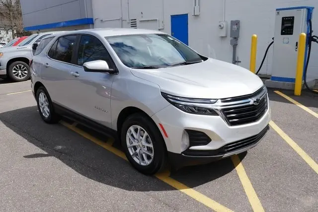 Used 2022 Chevrolet Equinox LT with VIN 2GNAXKEV1N6120489 for sale in Garrettsville, OH