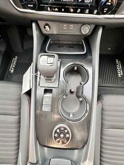 2026 Nissan Rogue SV photo 17