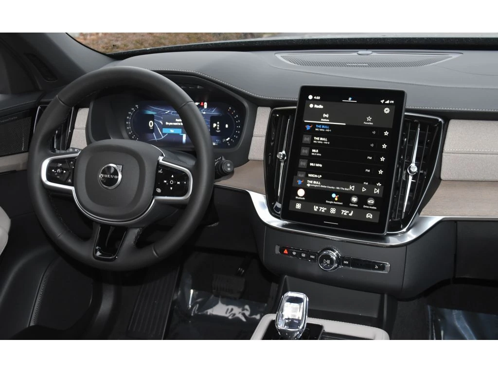 2026 Volvo - image 14