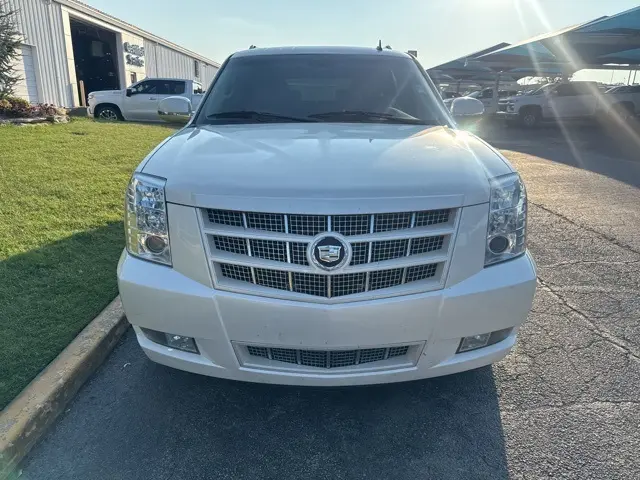 2020 Cadillac Escalade ESV Luxury photo 2