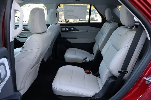 2025 Ford Explorer Platinum photo 12