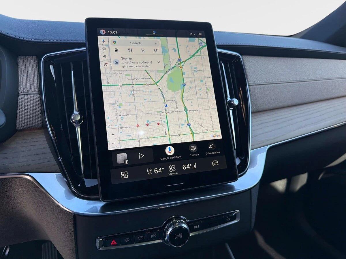 2026 Volvo - image 20