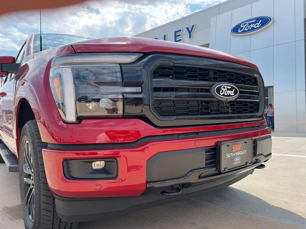 2025 Ford F-150 Lariat photo 4