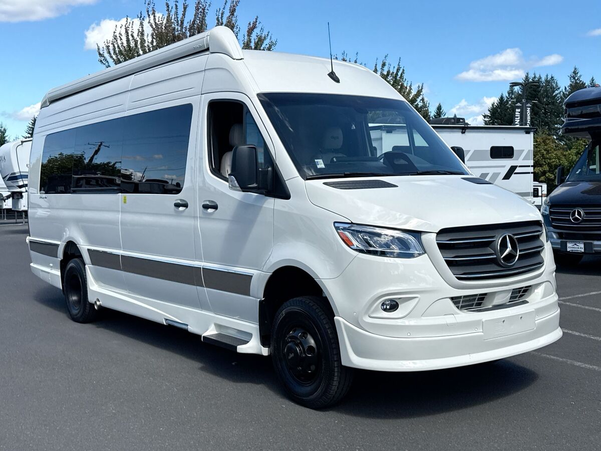2027 Grech RV Strada-ion Tour AWD Grey White