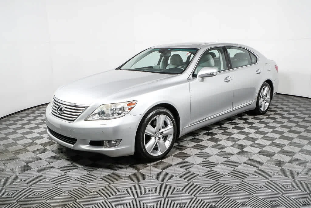 2011 Lexus LS L's photo