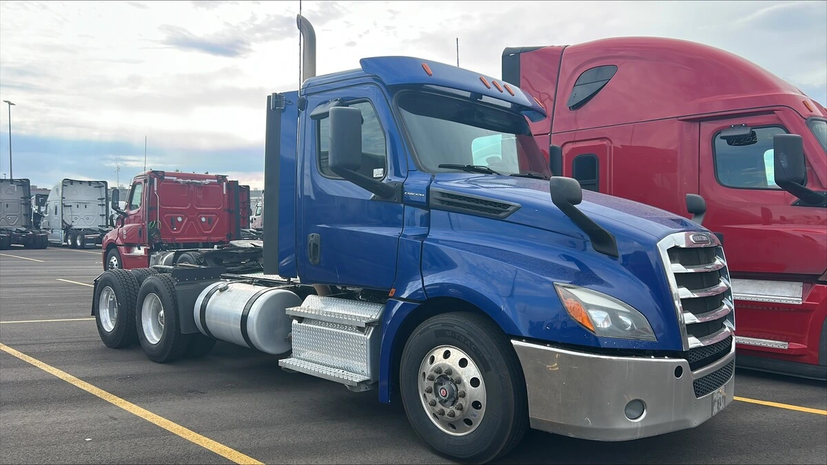 2020 Freightliner Cascadia — photo 3