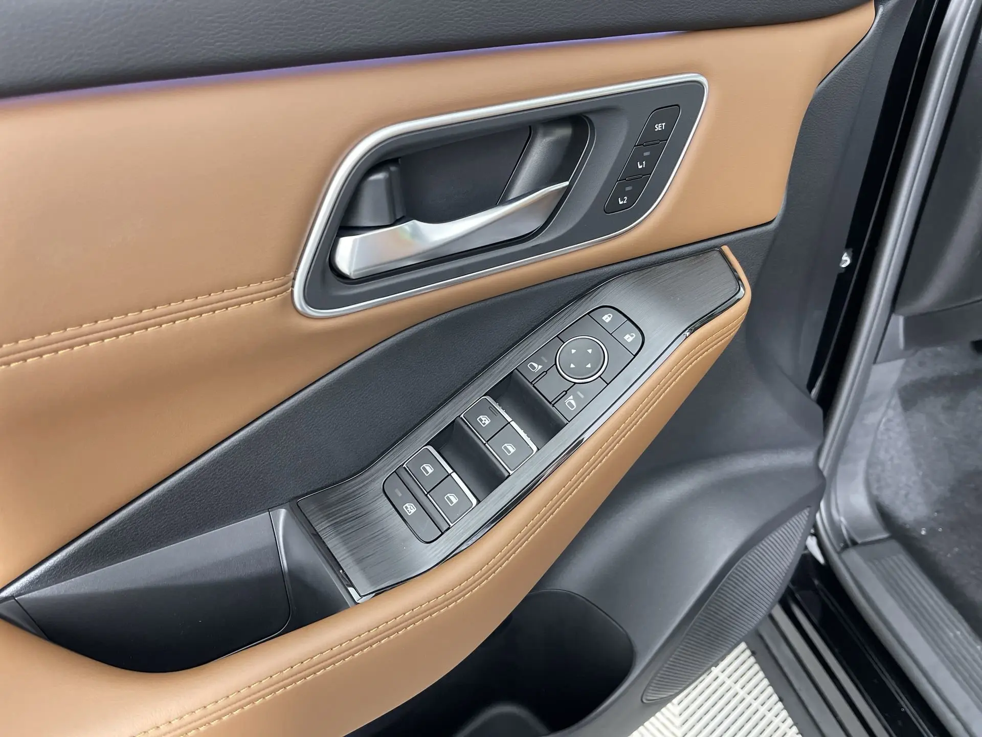 2026 Nissan Rogue Platinum photo 9