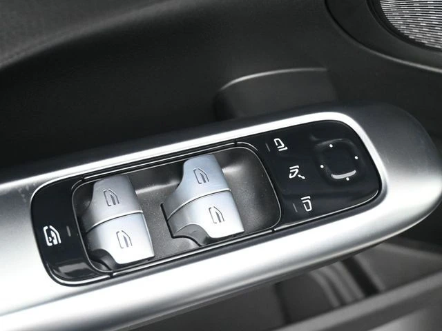 2025 Mercedes-Benz C-Class Sedan C 300 - Photo 13