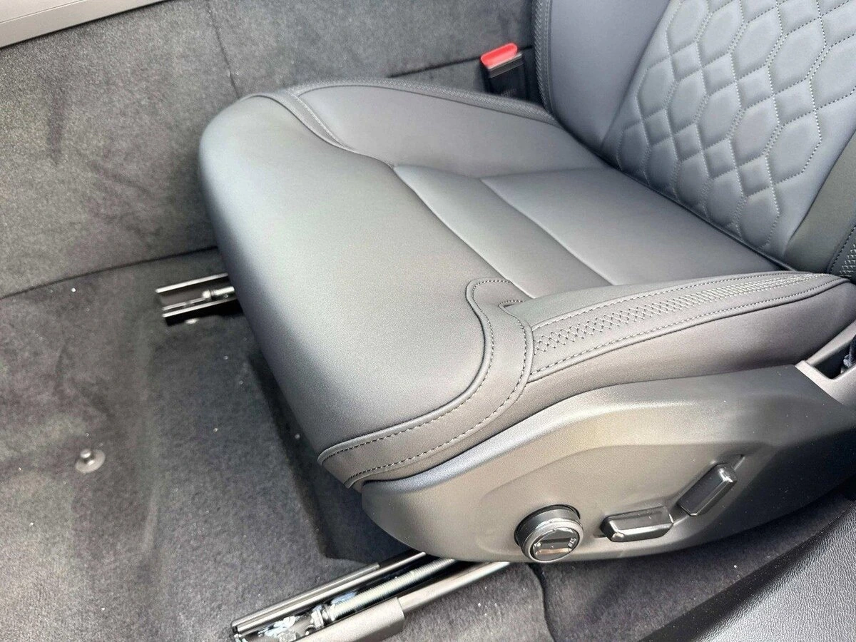 2026 Volvo - image 18