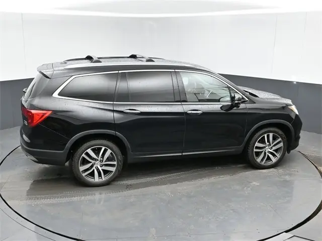 2017 Honda Pilot Touring photo 26