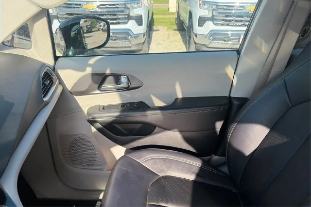 2024 Chrysler Pacifica Touring L - Photo 20