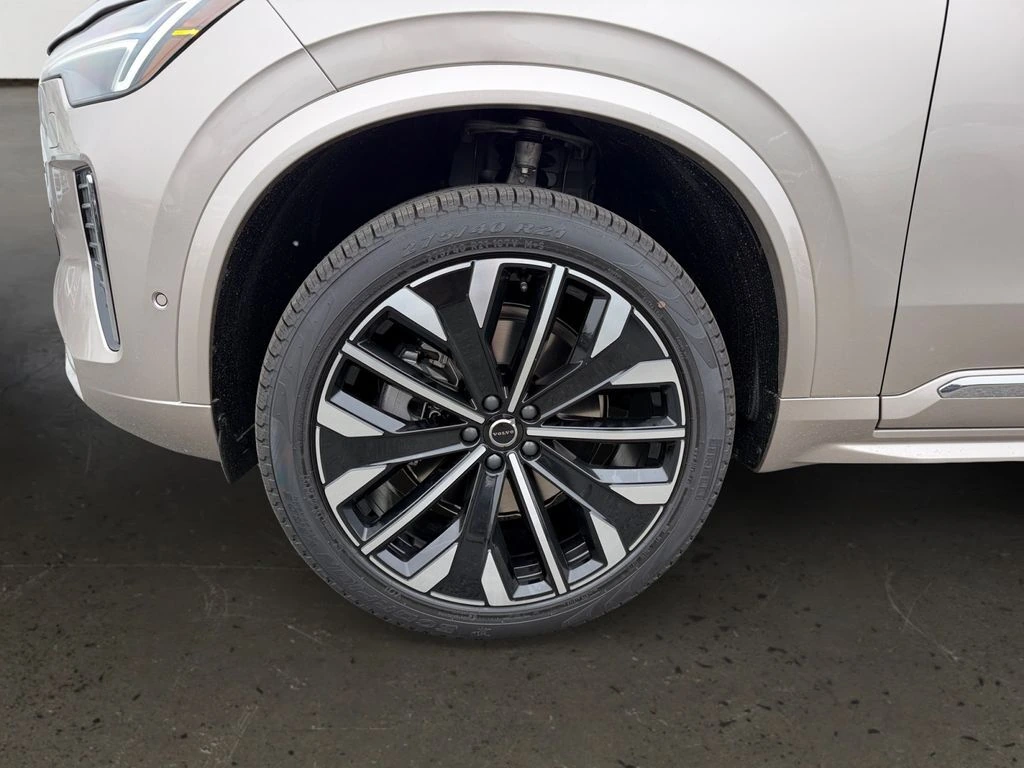 2026 Volvo - image 25