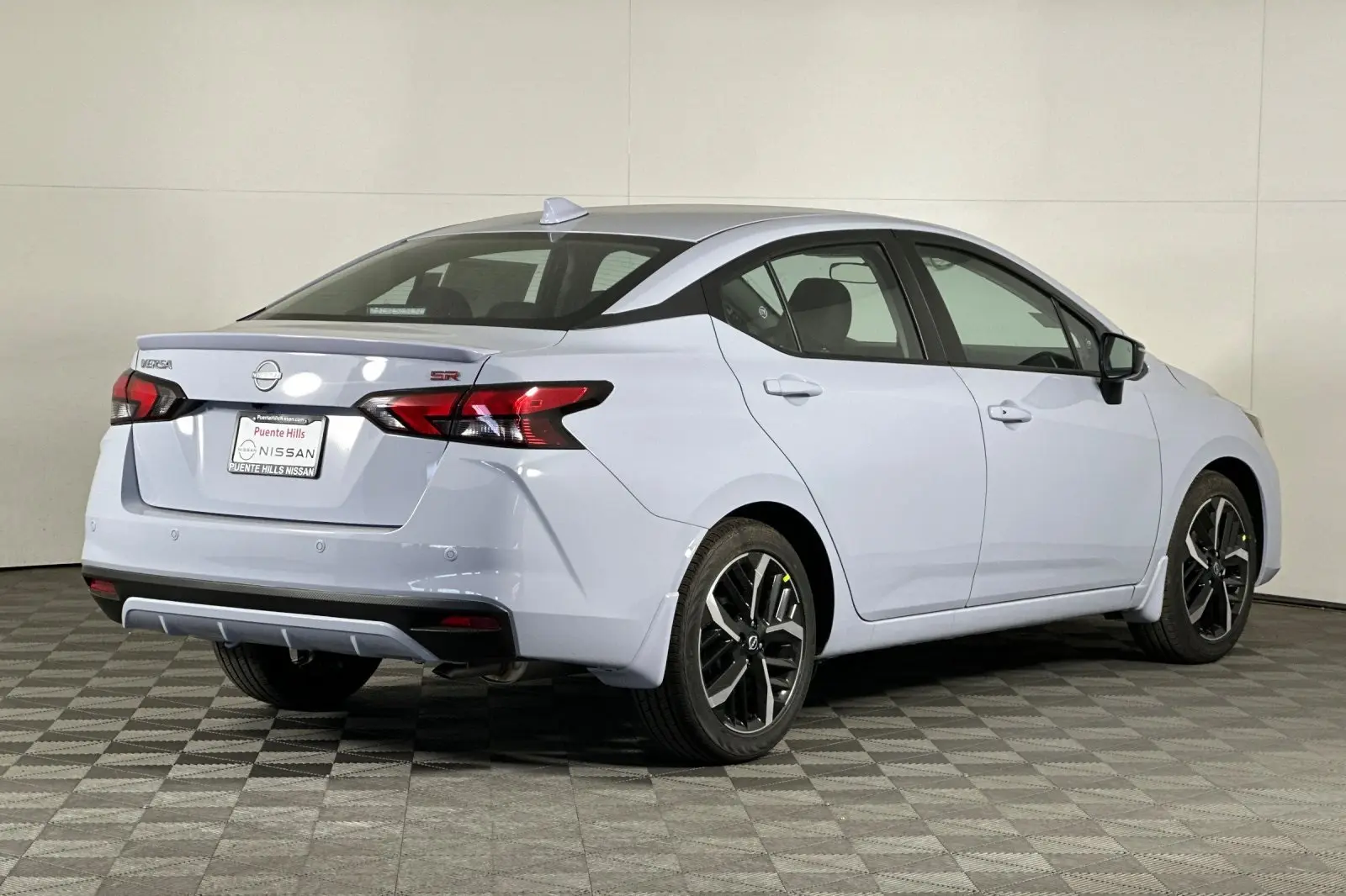 2025 Nissan Versa 1.6 SR photo 3