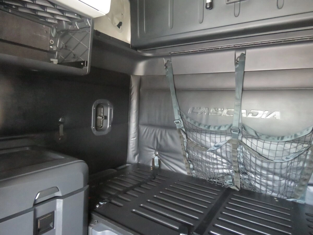 2024 Freightliner Cascadia - image 15