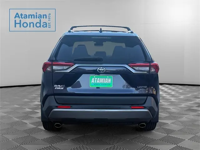 2019 Toyota RAV4 Limited photo 4