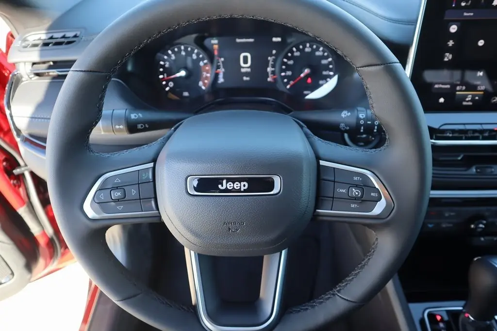 2026 Jeep Compass Latitude photo 3