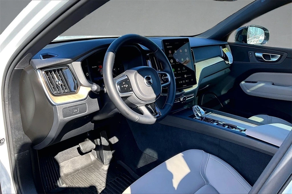 2026 Volvo - image 17