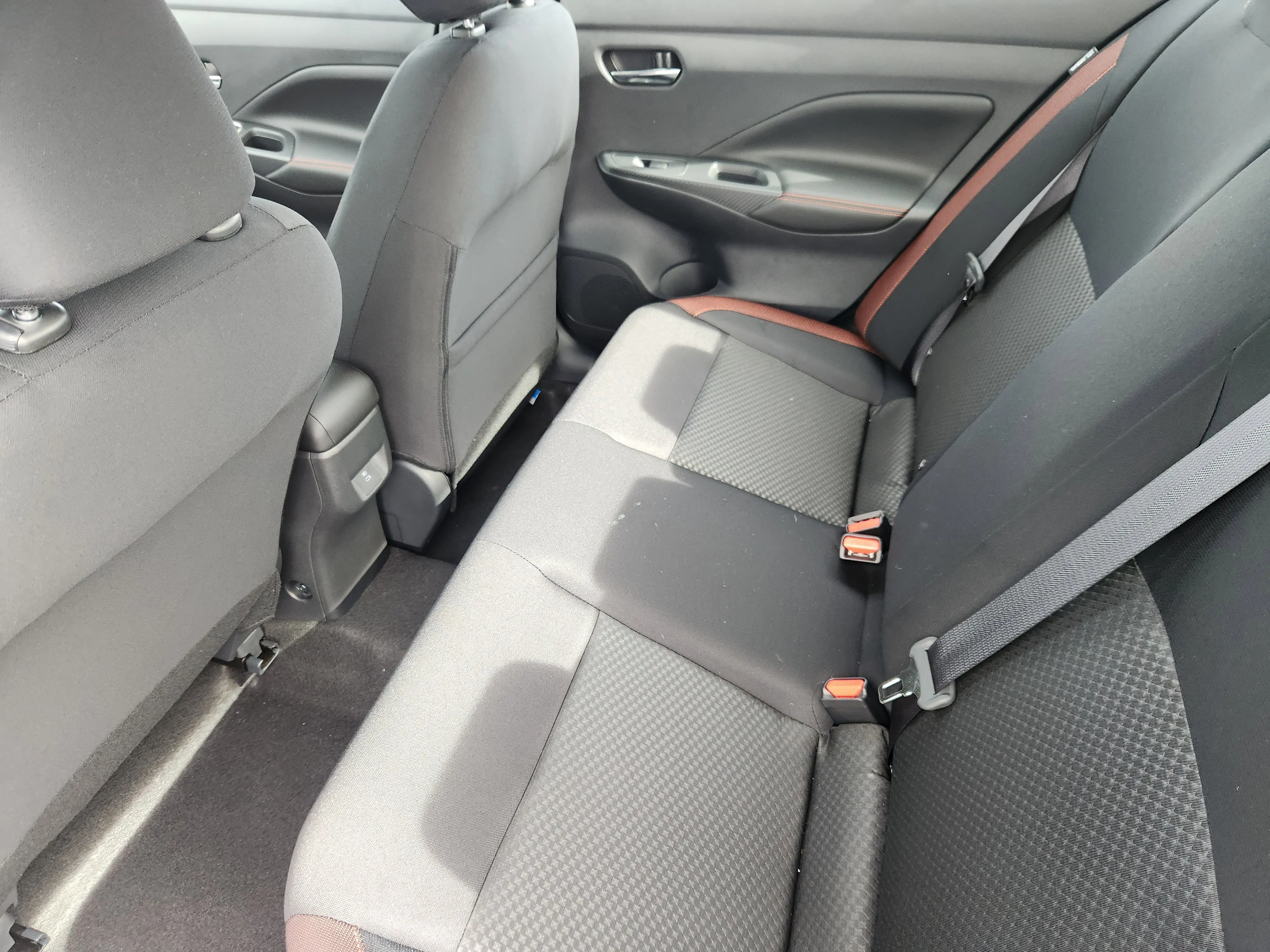 2025 Nissan Versa SR photo 9