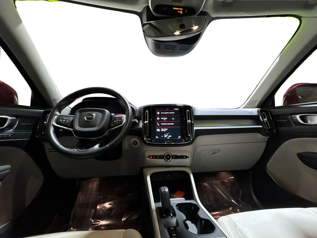 2021 Volvo - image 13