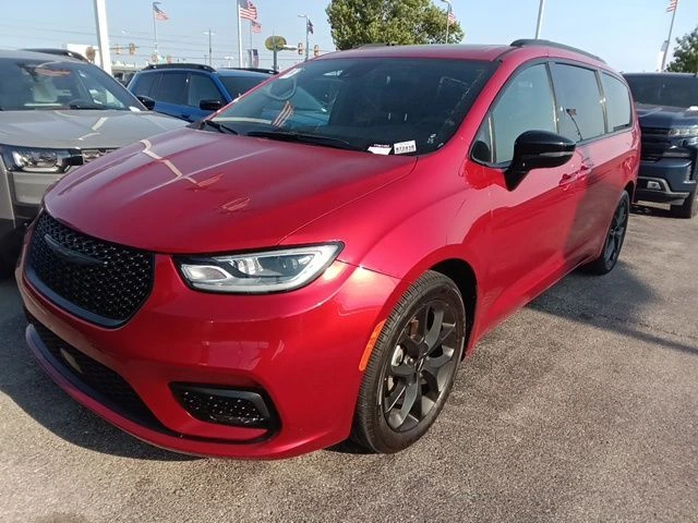 2025 Chrysler Pacifica Limited's photo