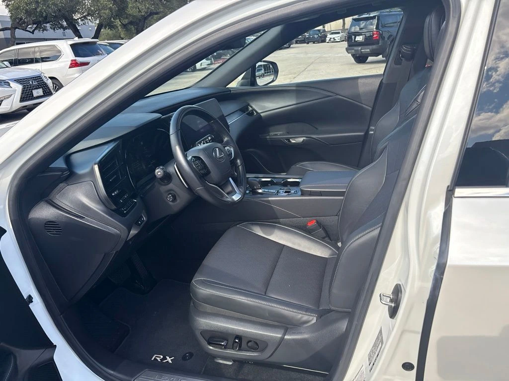 2026 Lexus RX 350 - Photo 17