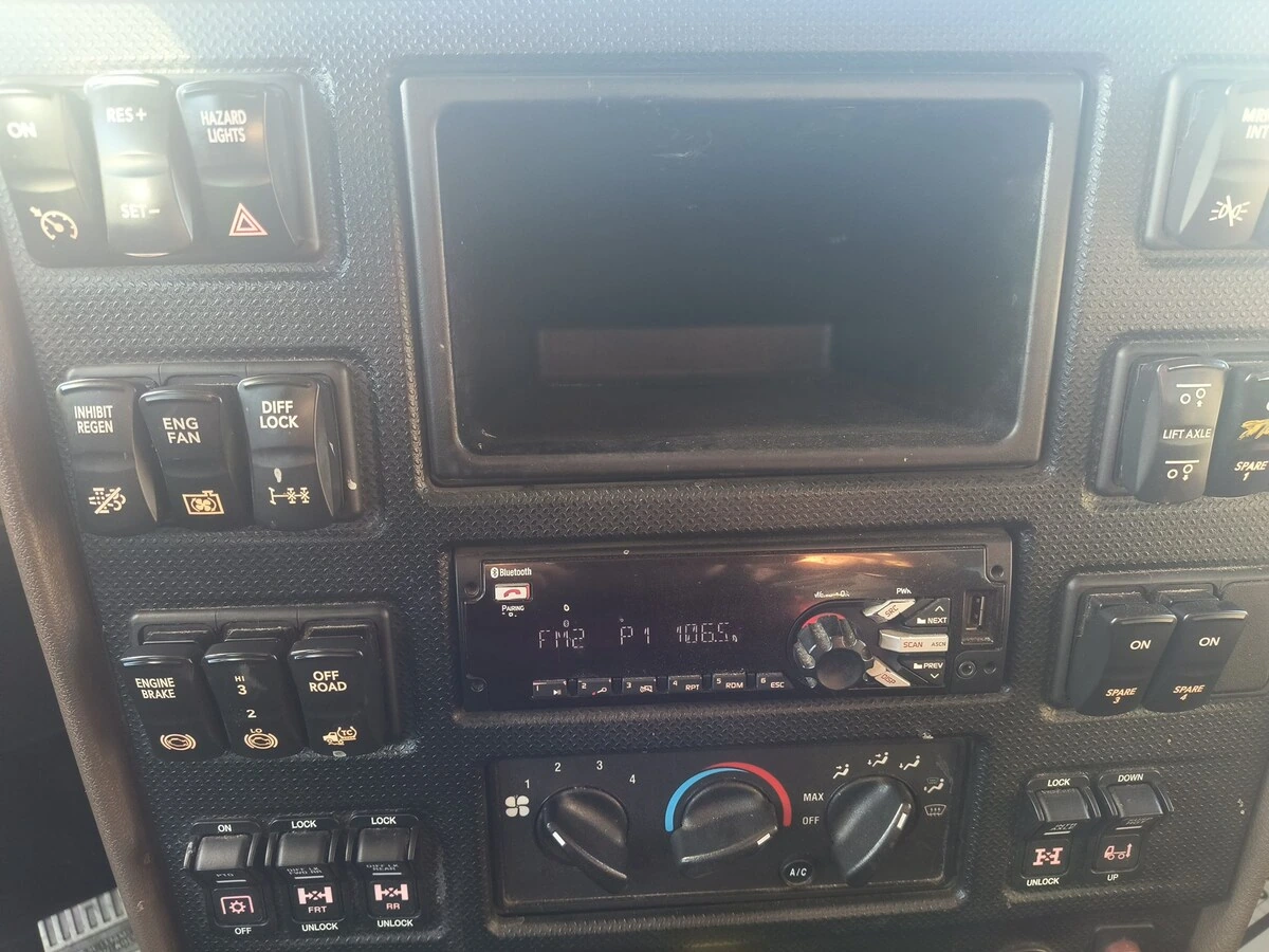 2020 International HX in Chippewa Falls, WI — photo 8