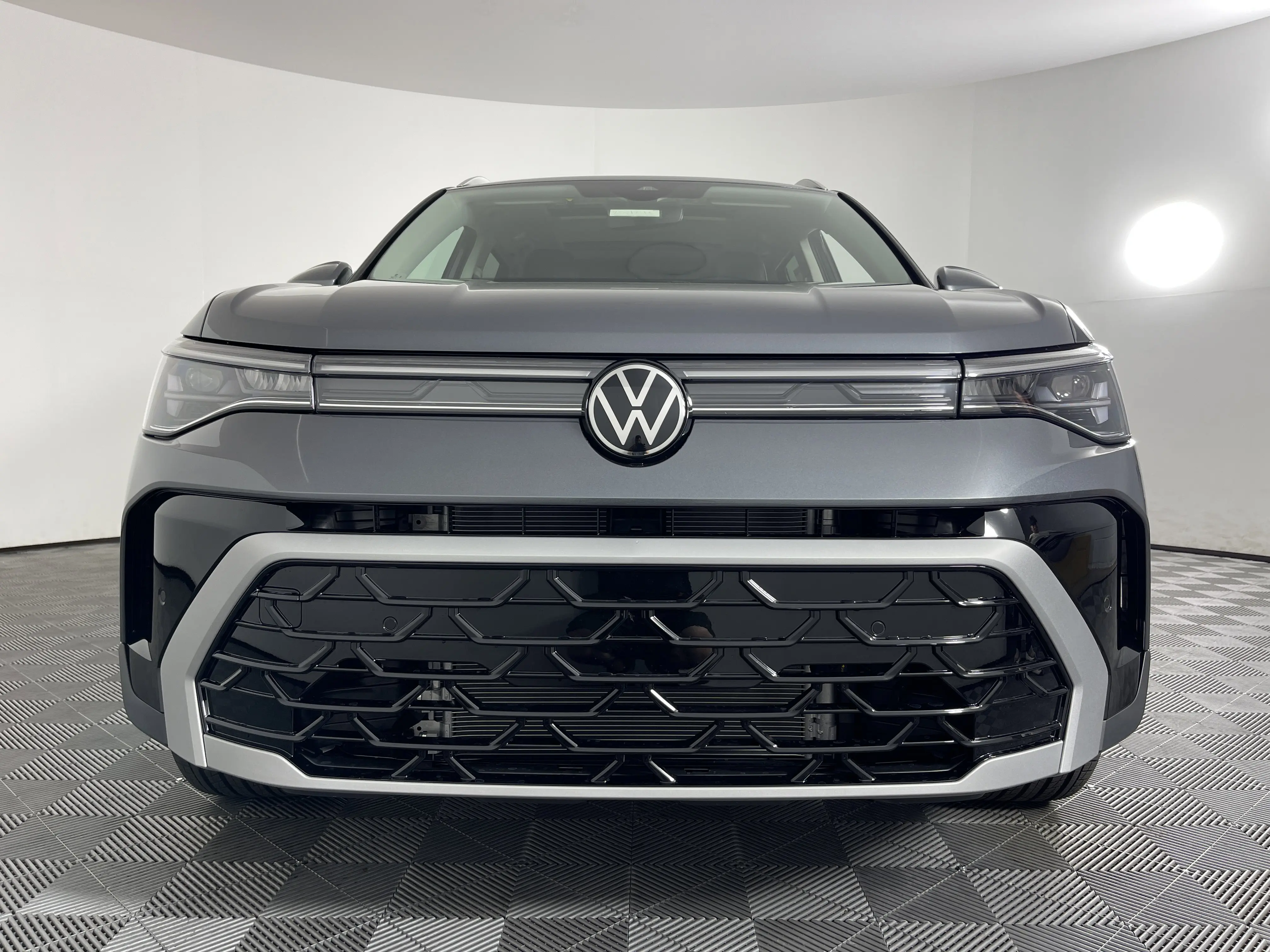 2025 Volkswagen Taos SEL photo 3