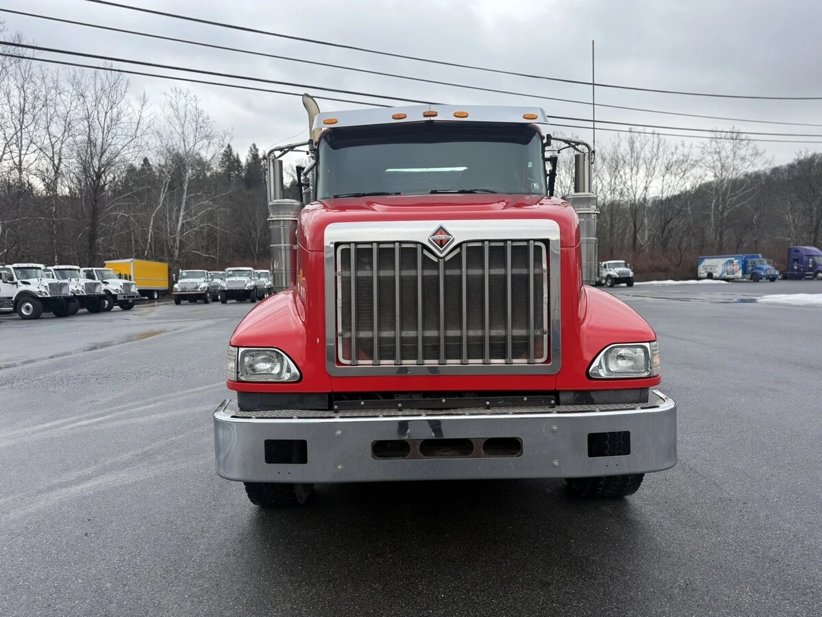 2016 International - image 2