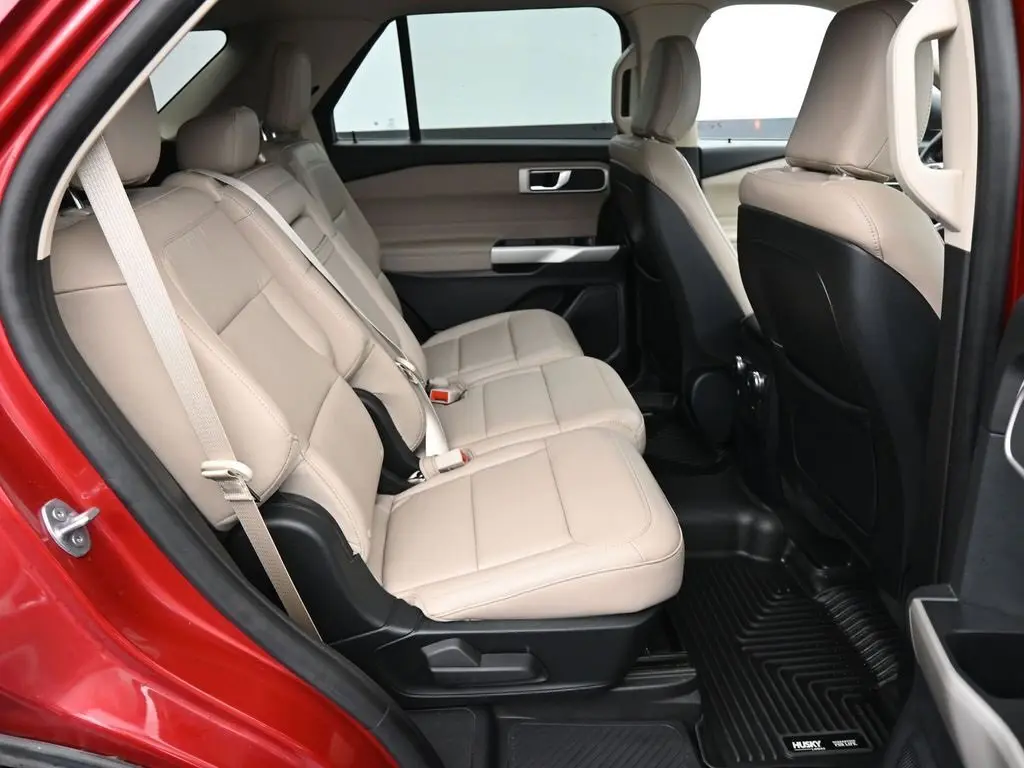 2020 Ford Explorer XLT photo 12