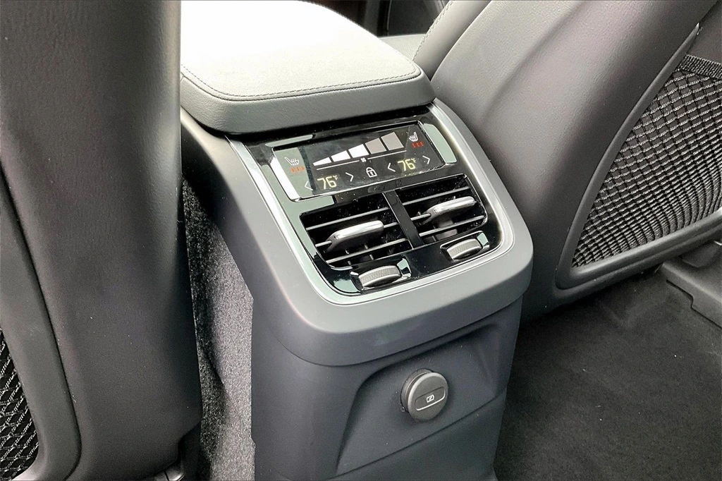 2025 Volvo - image 10