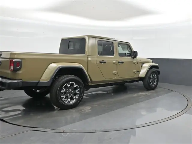 2025 Jeep Gladiator Sport S photo 2