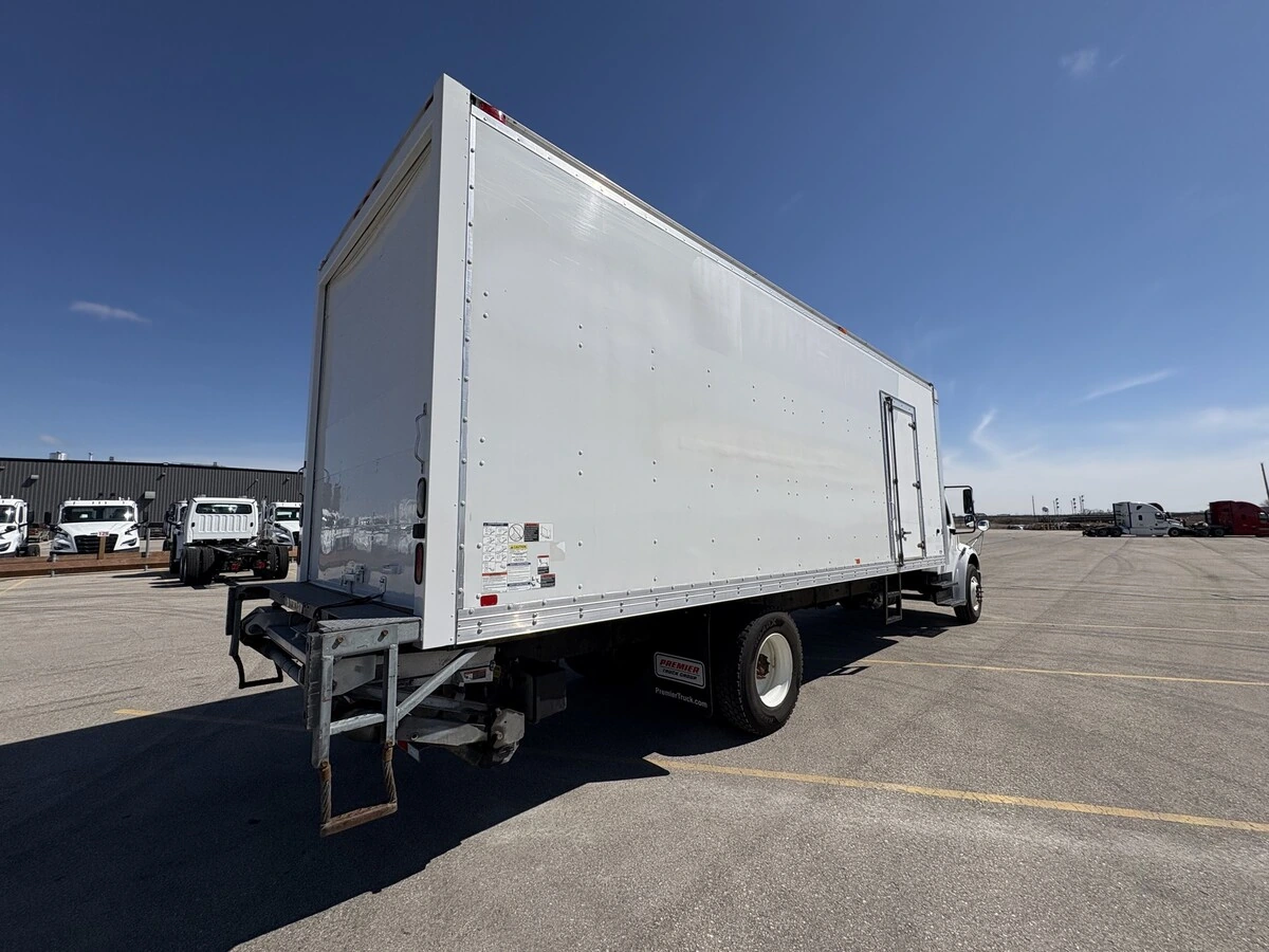 2018 Freightliner M2 106 in Mississauga, ON — photo 5