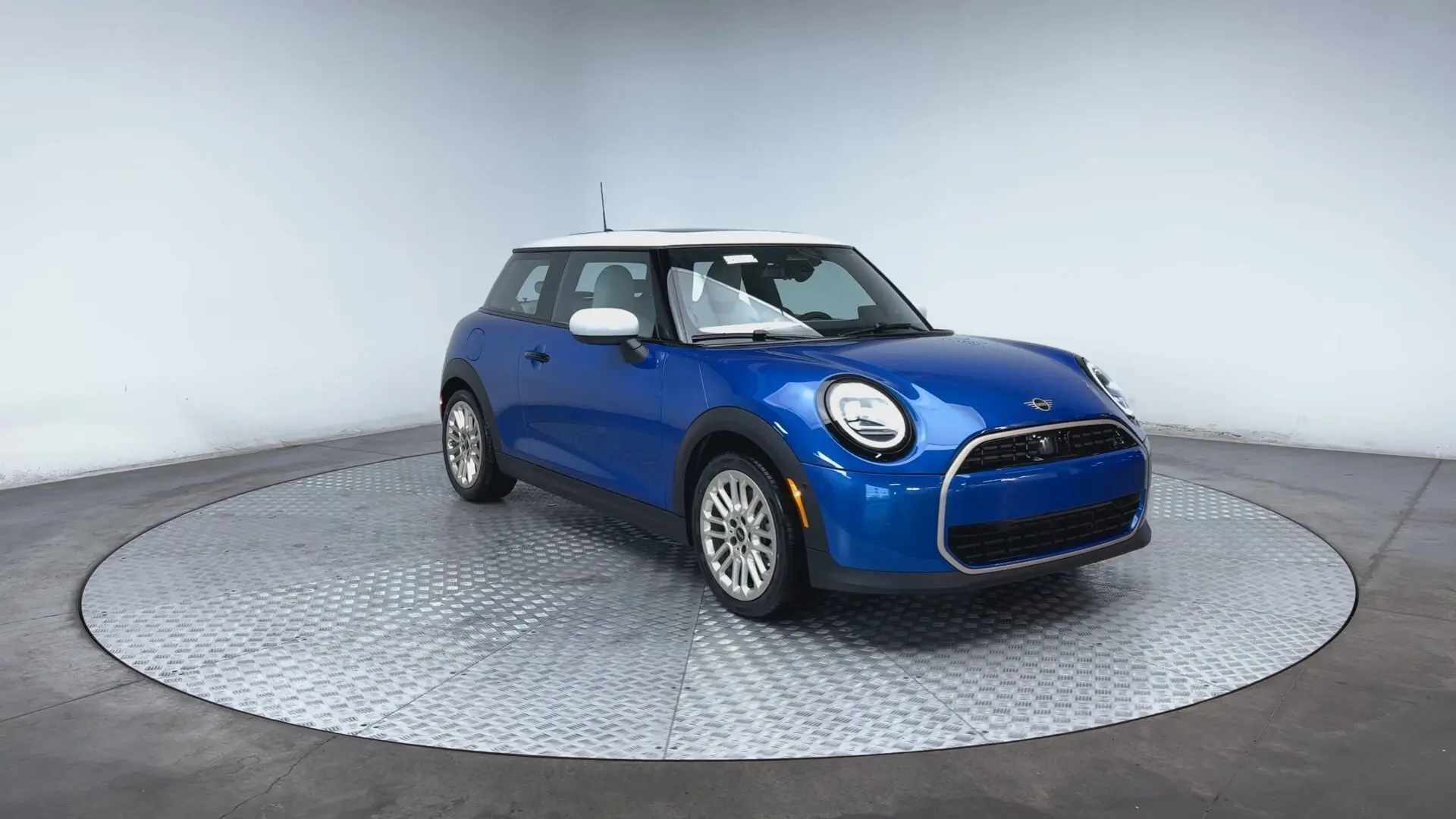 Used 2025 MINI Hardtop 2 Door Base with VIN WMW13GD08S2W56479 for sale in Highlands Ranch, CO
