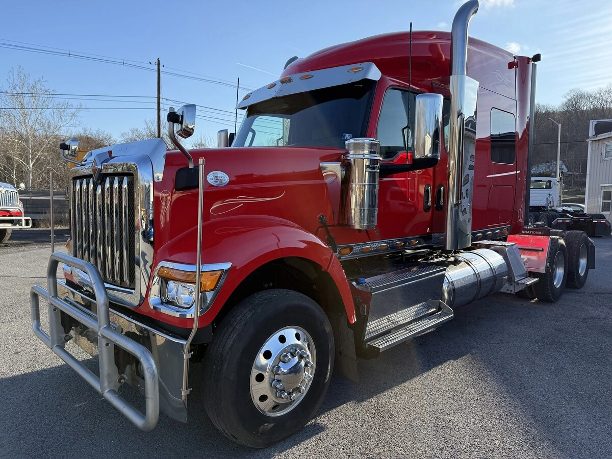 2022 International - image 1